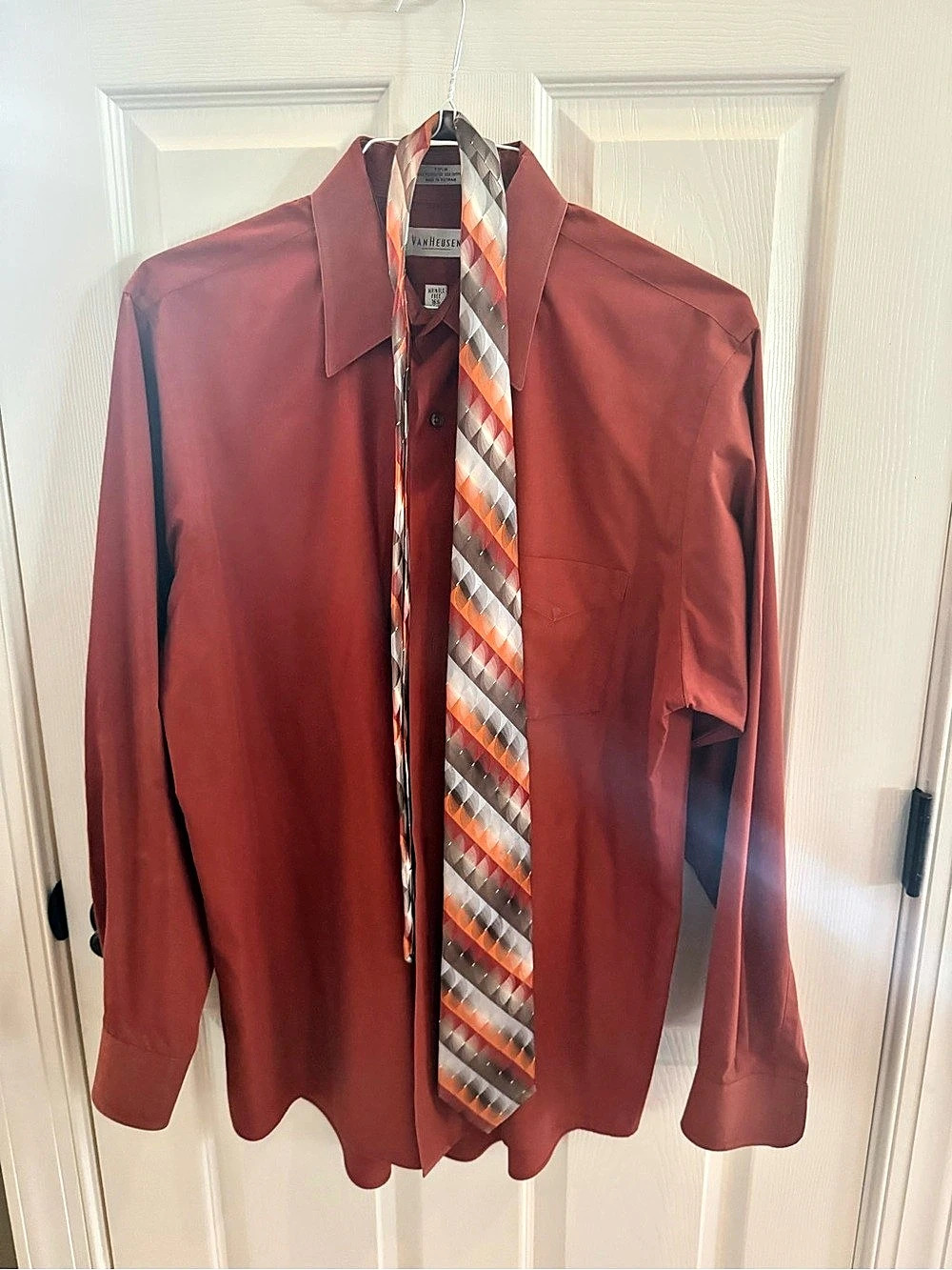 Van Heusen Wrinkle Free Poplin Long Sleeve Dress Shirt with Tie